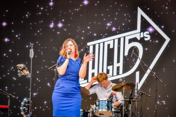 Sängerin Kateryna von den High Fives beeindruckte mit ihrer Stimme.