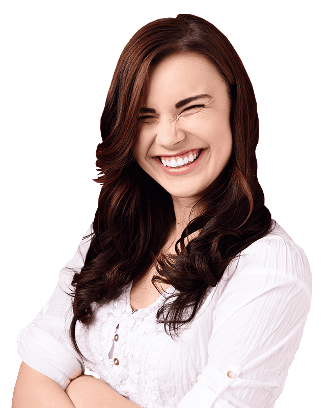 Lächelnde Frau mit dunklem Haar, Werbefoto für Hahne Holding, Deutschland.