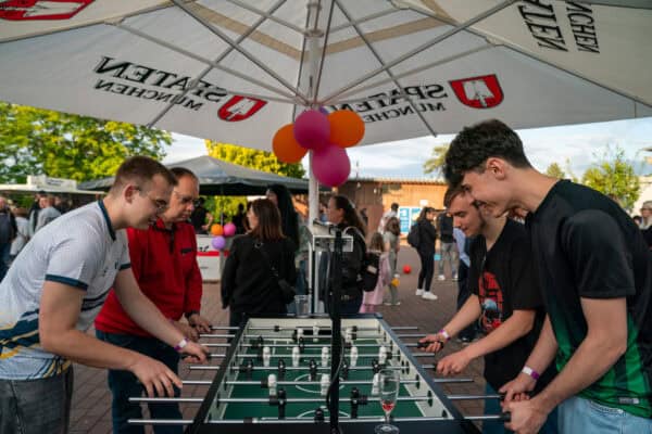 Hahne Holding, Firmenveranstaltung, Teamgeist, Outdoor-Event, Gemeinschaftsaktion.