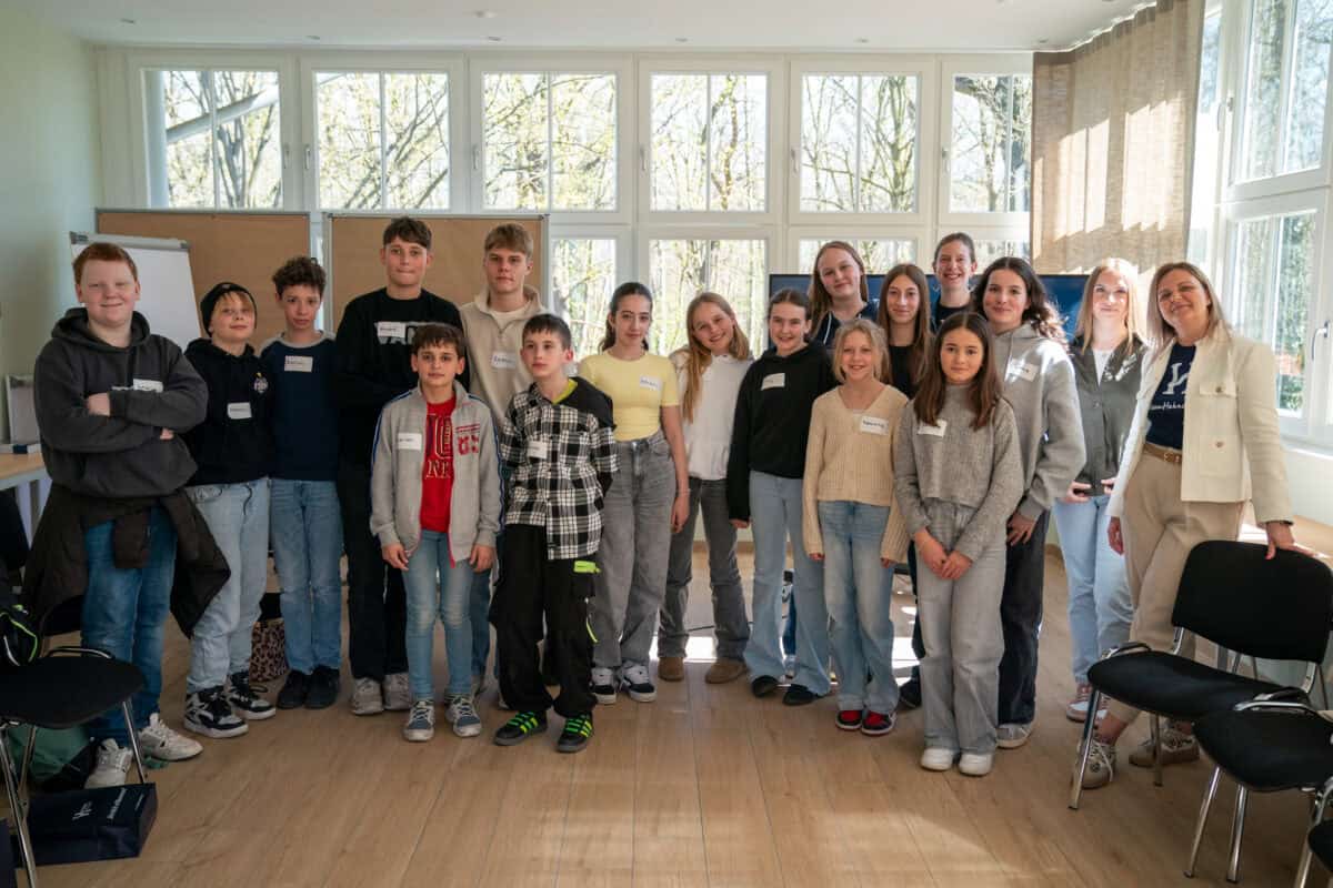Vielfalt von Kindern in einem Klassenzimmer, Bildungs- und Lernerfahrung, Gemeinschaft, Schule, Lernen.