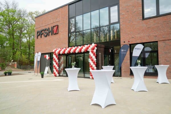 Hahne Holding eröffnet neue Pflegefachschule in Hannover mit moderner Ausstattung.